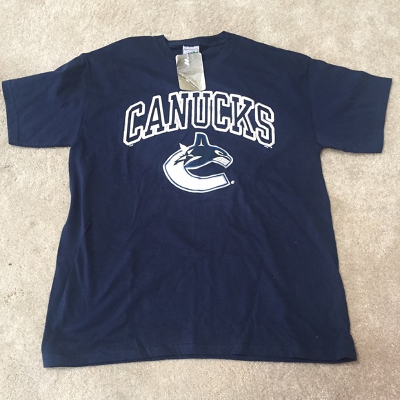 LAST CALL NWT Canucks hockey NHL T shirt - size Lg - Picture 1 of 5
